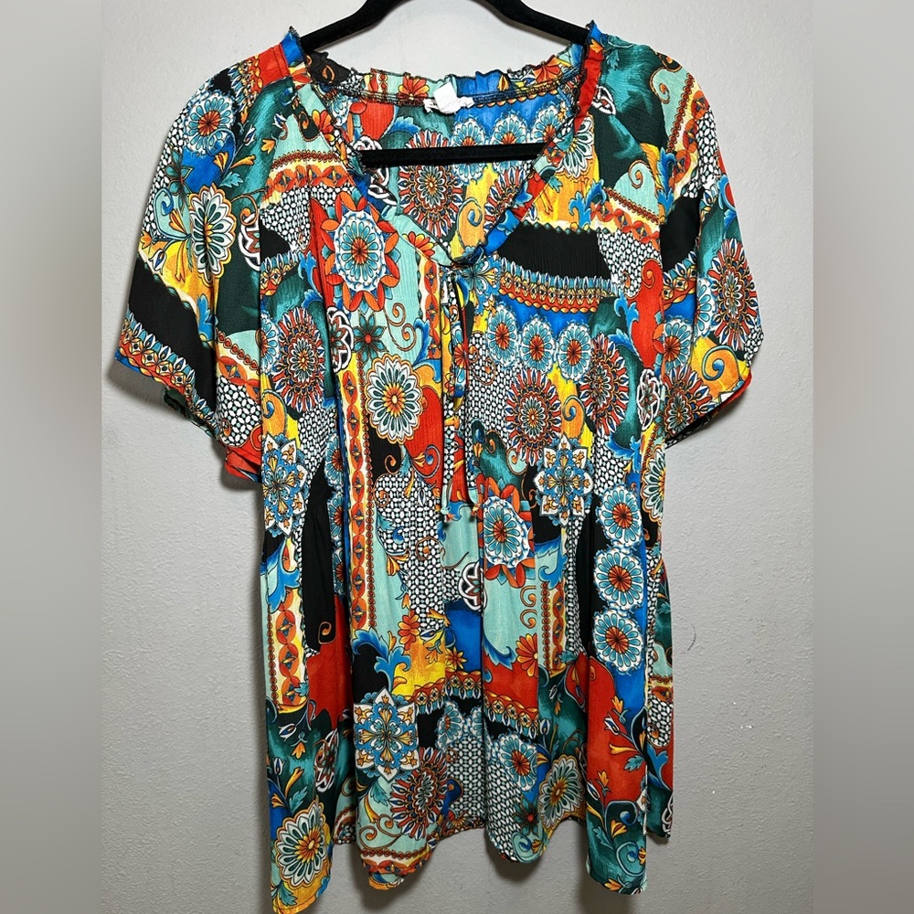 Chloe + Rene Colorful Floral Women's blouse in size XL. Vibrant lightweight top